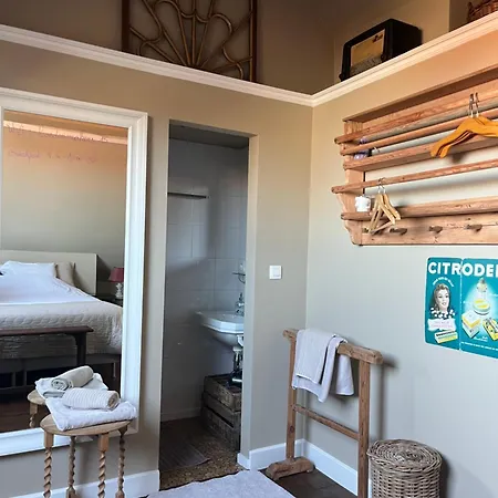 Le Flaneur Bed and Breakfast 3*