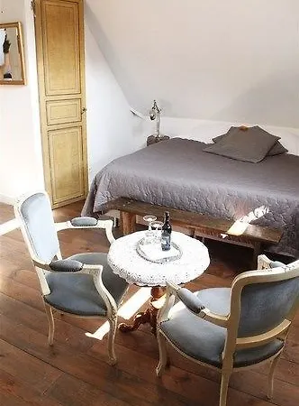 Le Flaneur Bed and Breakfast 3*